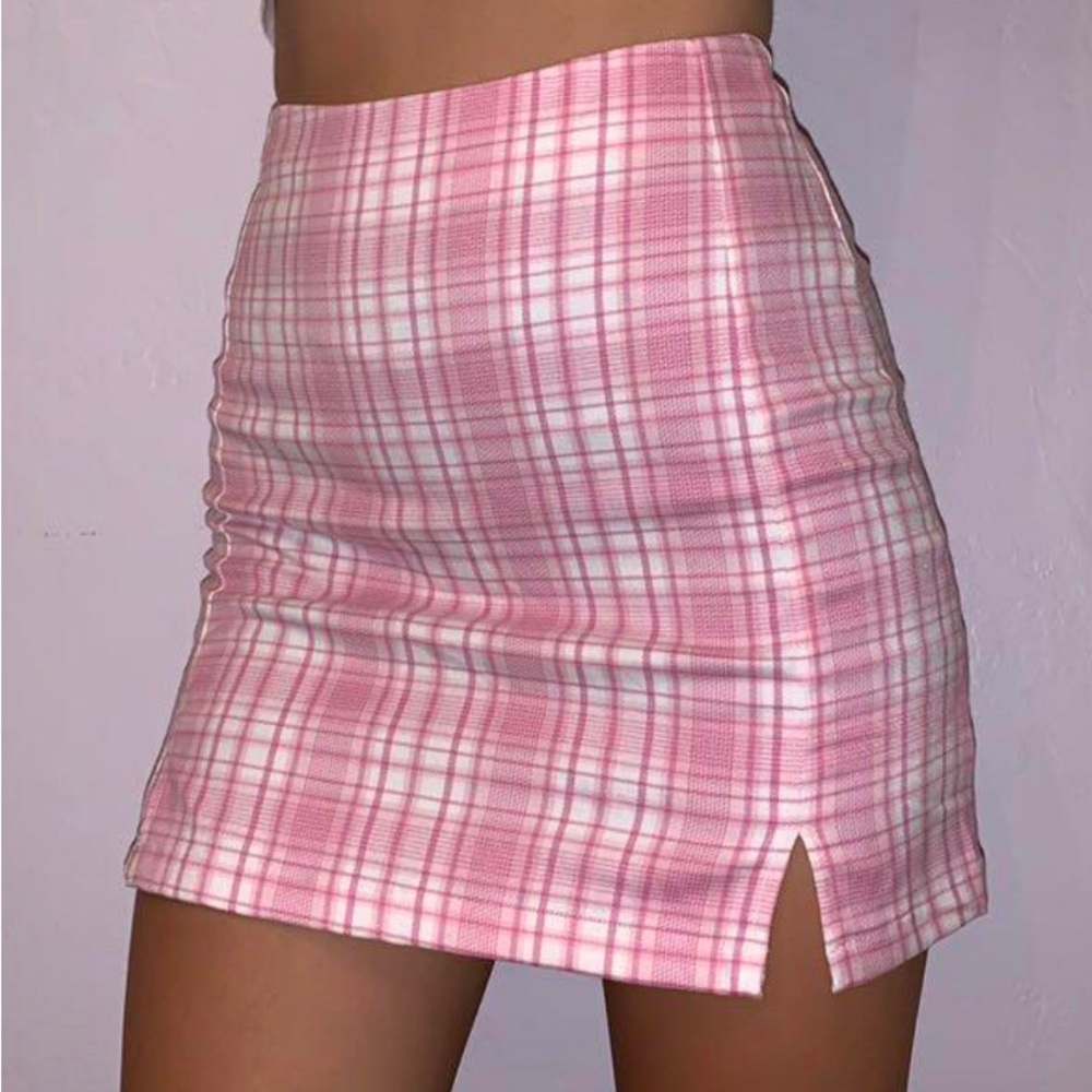 preloved Brandy Melville pink cara skirt. One size